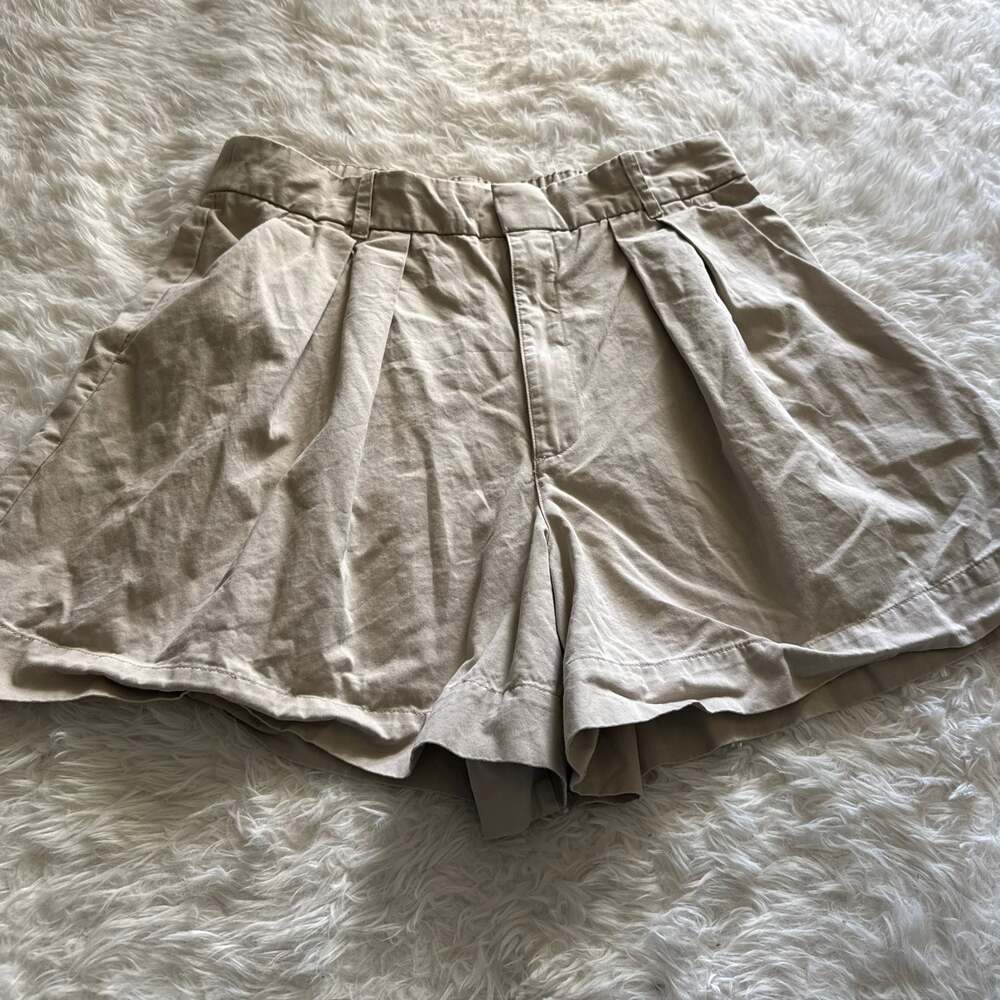 Abercrombie & Fitch High-Waisted Pleated‎ Khaki Belted Shorts